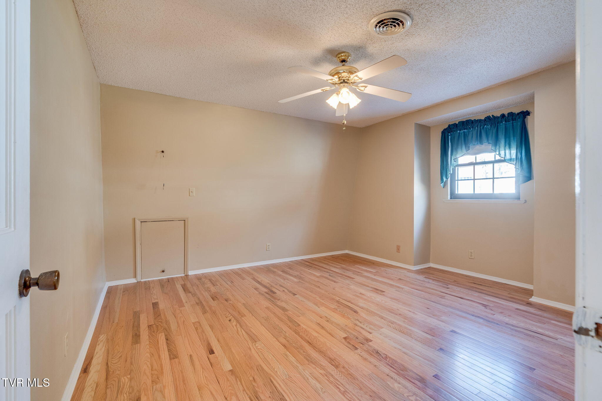 557 Valley Avenue Erwin, TN 37650 - Photo 34 of 66 027