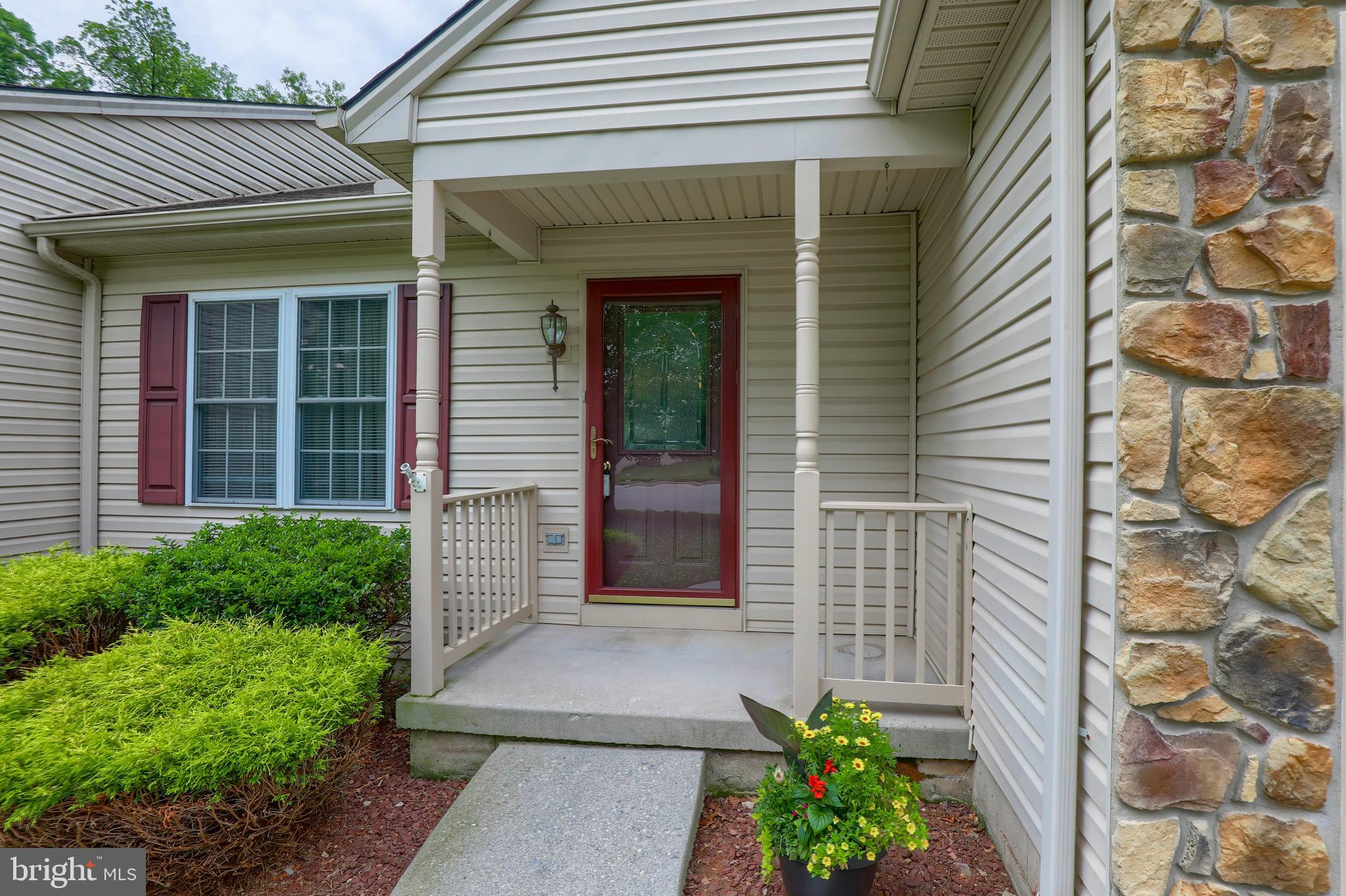 2311 Daisy Road York, PA 17402 - Photo 4 of 44