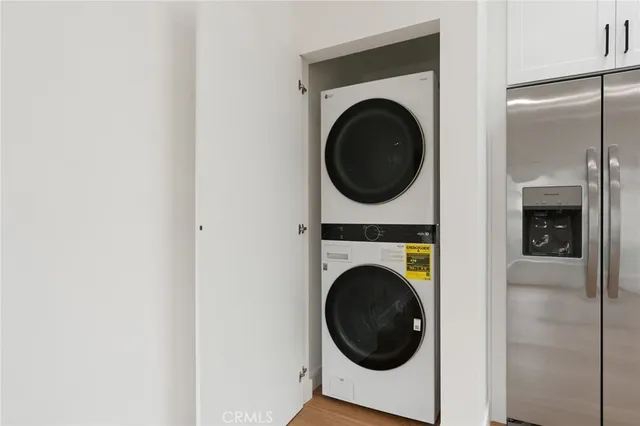 a close up view of a washer and dryer