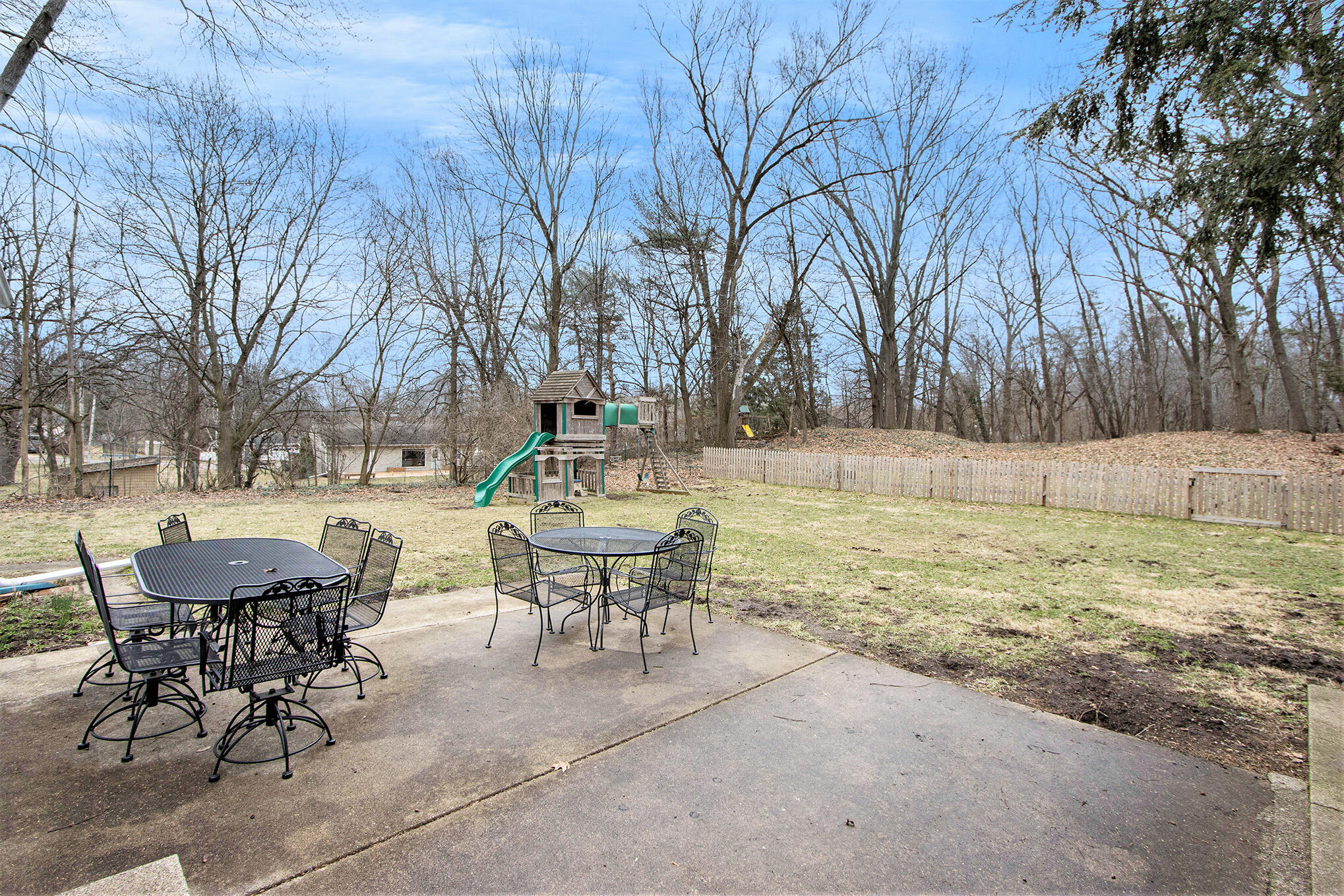 829 Whites Road Kalamazoo, MI 49008 - Photo 3 of 25 829Whites_44