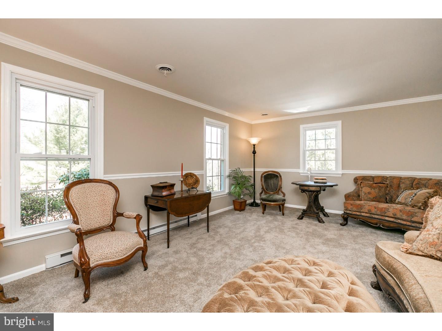 754 Scholl Road Pottstown, PA 19465 - Photo 8 of 25 Living Room