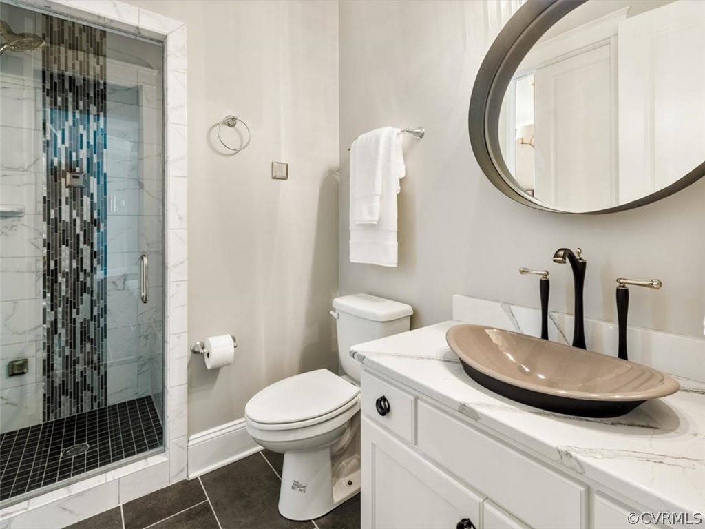 13536 Kelham Road Midlothian, VA 23113 - Photo 9 of 49 a bathroom with a toilet a sink and mirror