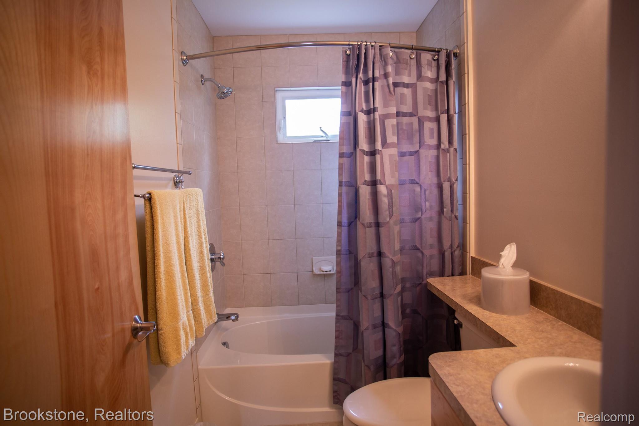 3220 Lexington Road Waterford, MI 48328 - Photo 16 of 39 IMG_0079.jpg