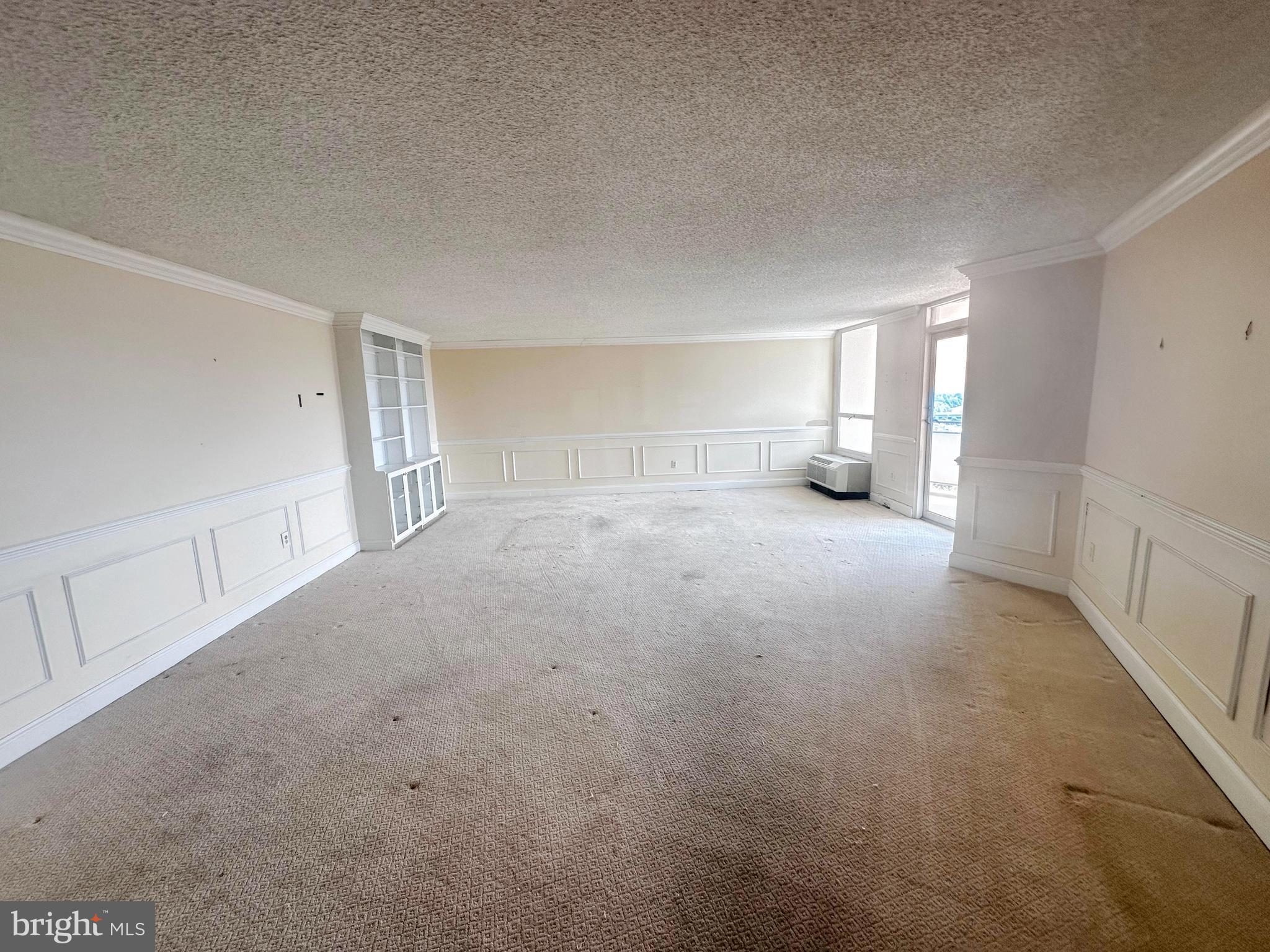205 East Joppa Road, Unit 1904 Baltimore, MD 21286 - Photo 2 of 12 Living Area