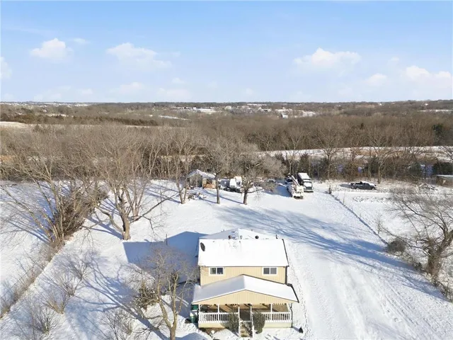 $338,000 | 705 North 141 Street, Bonner Springs, KS 66012