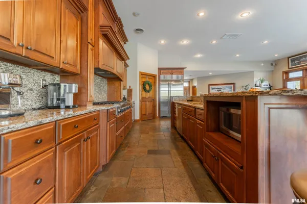 $475,000 | 4 Cottonwood Lane, Lincoln, IL 62656