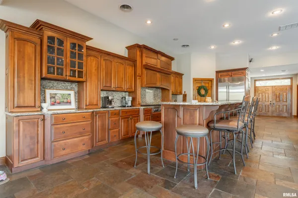 $475,000 | 4 Cottonwood Lane, Lincoln, IL 62656