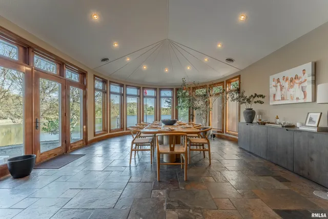 $494,000 | 4 Cottonwood Lane, Lincoln, IL 62656