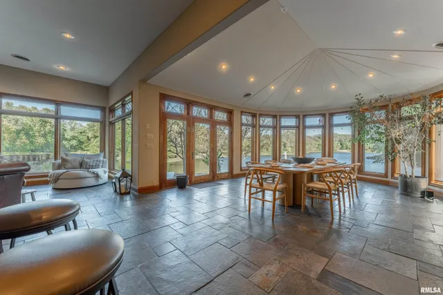 $494,000 | 4 Cottonwood Lane, Lincoln, IL 62656