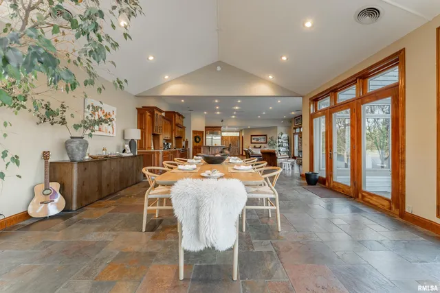 $494,000 | 4 Cottonwood Lane, Lincoln, IL 62656