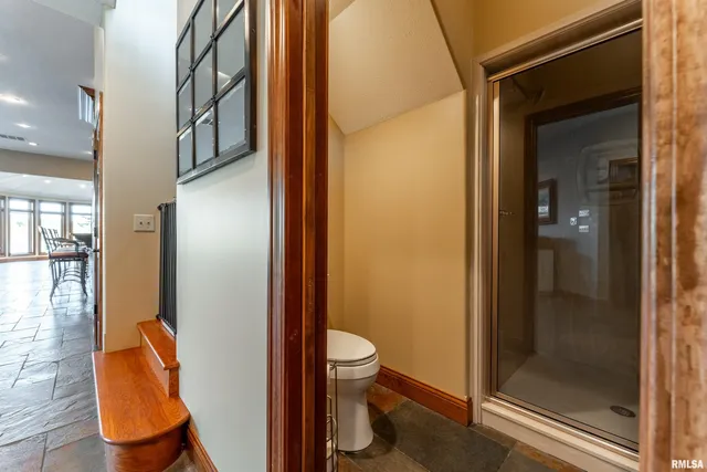 $494,000 | 4 Cottonwood Lane, Lincoln, IL 62656