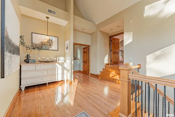 $475,000 | 4 Cottonwood Lane, Lincoln, IL 62656
