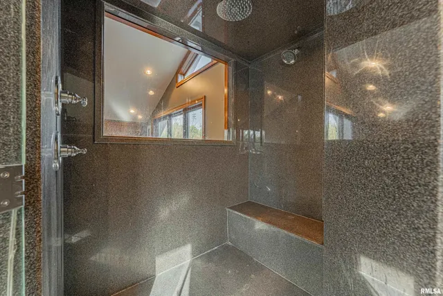 $494,000 | 4 Cottonwood Lane, Lincoln, IL 62656