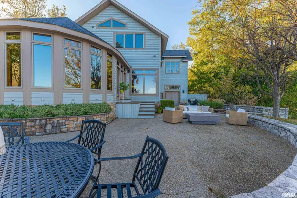 $475,000 | 4 Cottonwood Lane, Lincoln, IL 62656