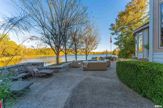 $494,000 | 4 Cottonwood Lane, Lincoln, IL 62656