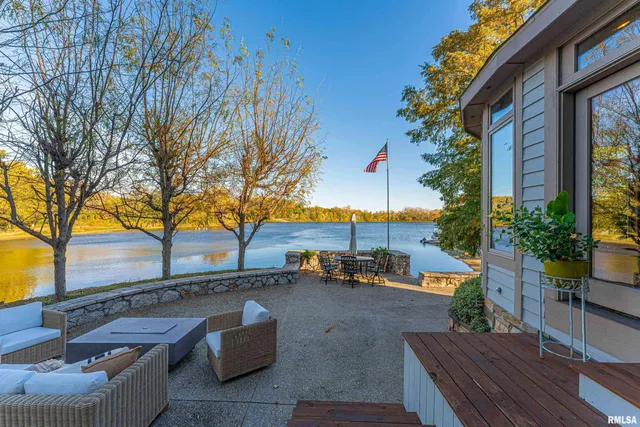 $494,000 | 4 Cottonwood Lane, Lincoln, IL 62656