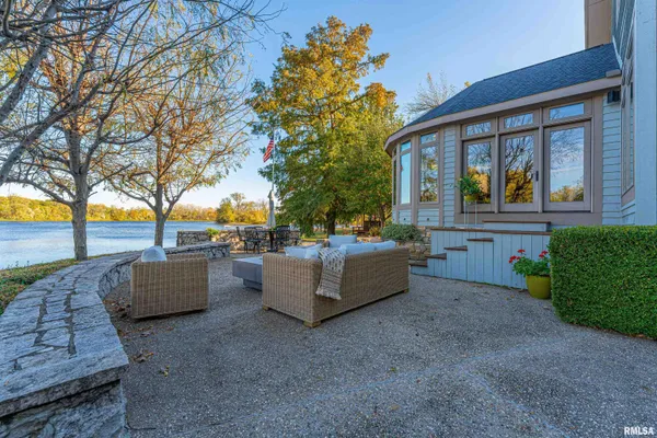 $475,000 | 4 Cottonwood Lane, Lincoln, IL 62656