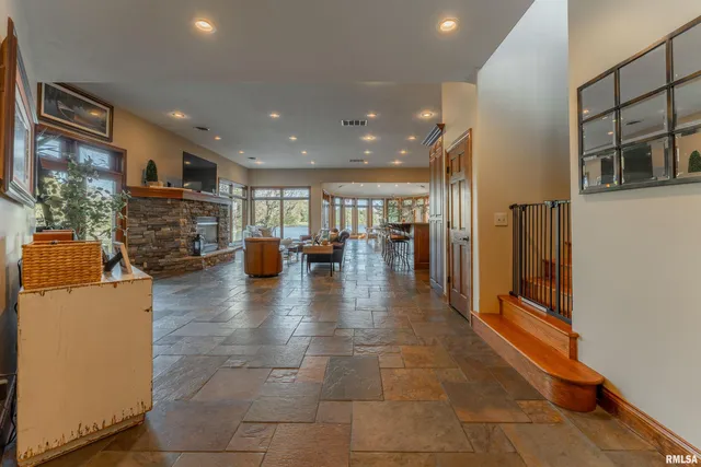 $494,000 | 4 Cottonwood Lane, Lincoln, IL 62656