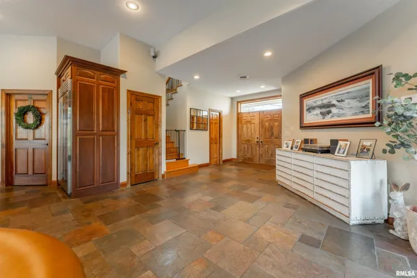 $475,000 | 4 Cottonwood Lane, Lincoln, IL 62656