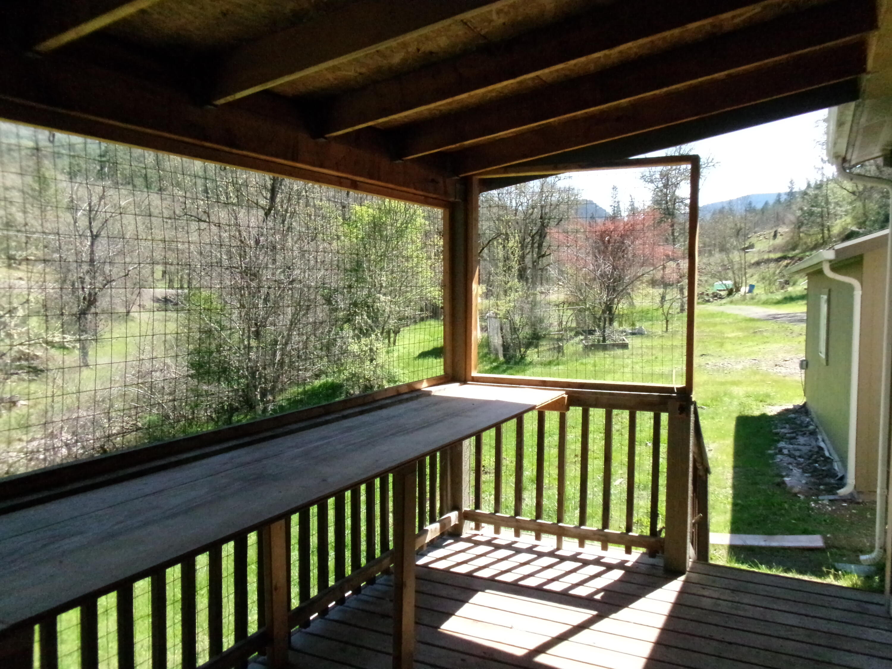 9445 East Antelope Road Eagle Point, OR 97524 - Photo 6 of 14 front porch