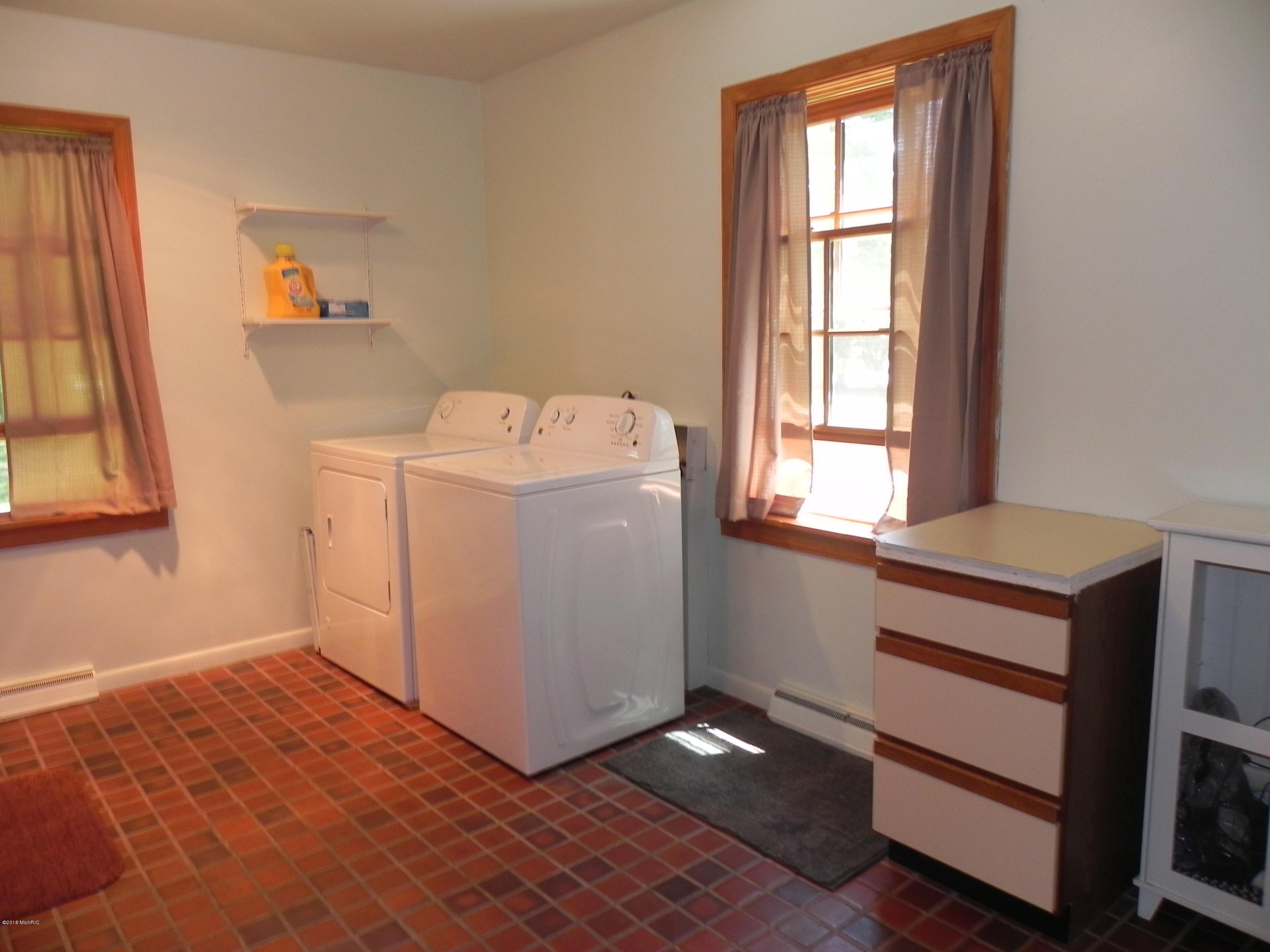 84660 Gregory Terrace Decatur, MI 49045 - Photo 17 of 33 DSCN5154