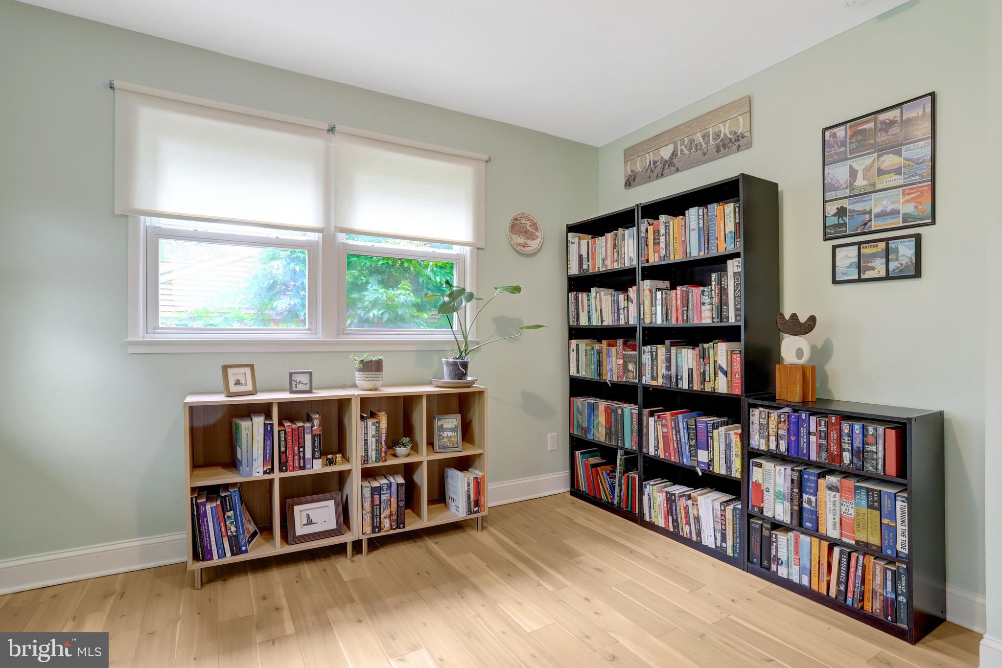 5418 Inverchapel Road Springfield, VA 22151 - Photo 32 of 94 a room with furniture and a book shelf