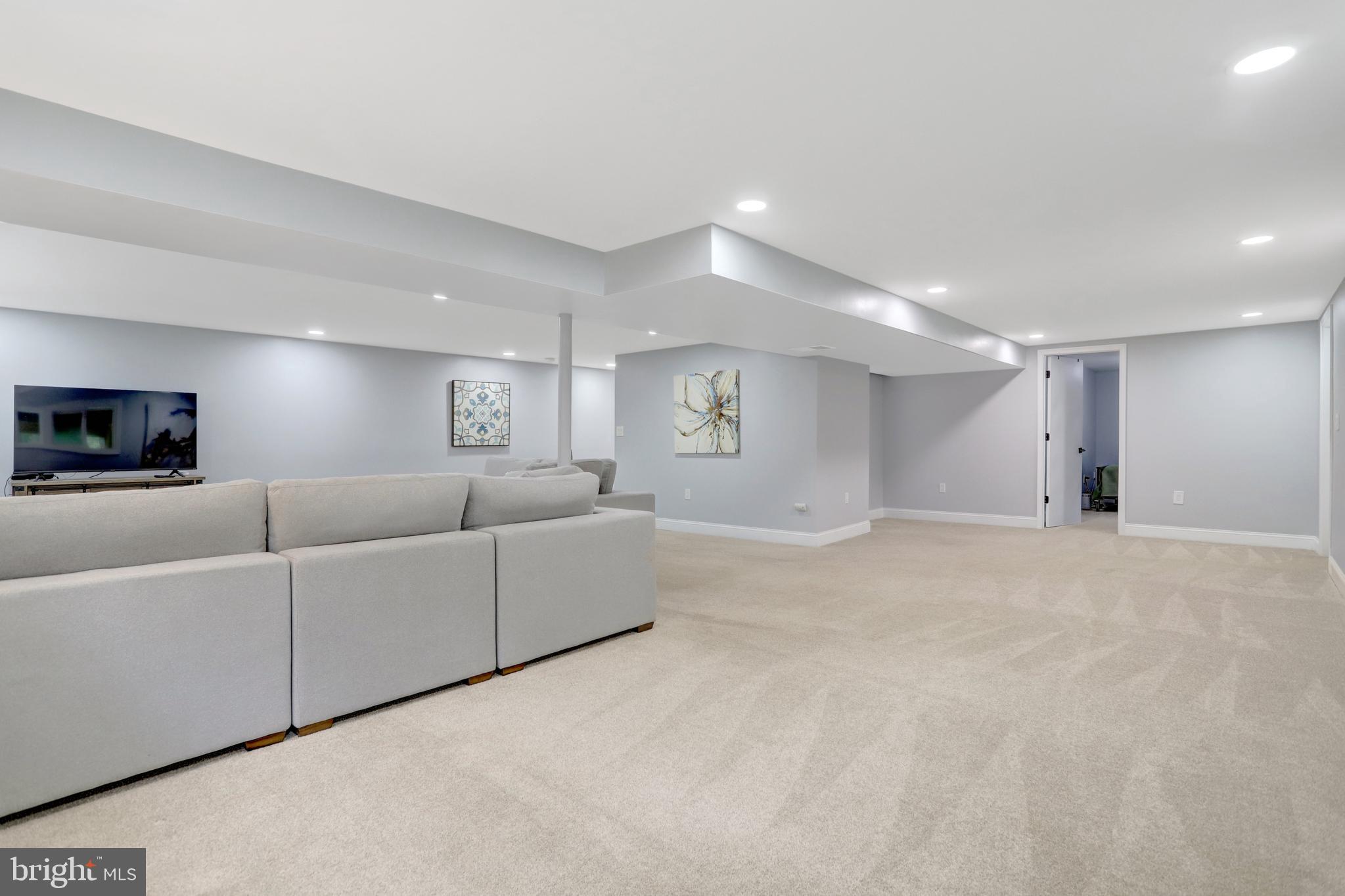 5418 Inverchapel Road Springfield, VA 22151 - Photo 44 of 94 a living room with furniture and a large window