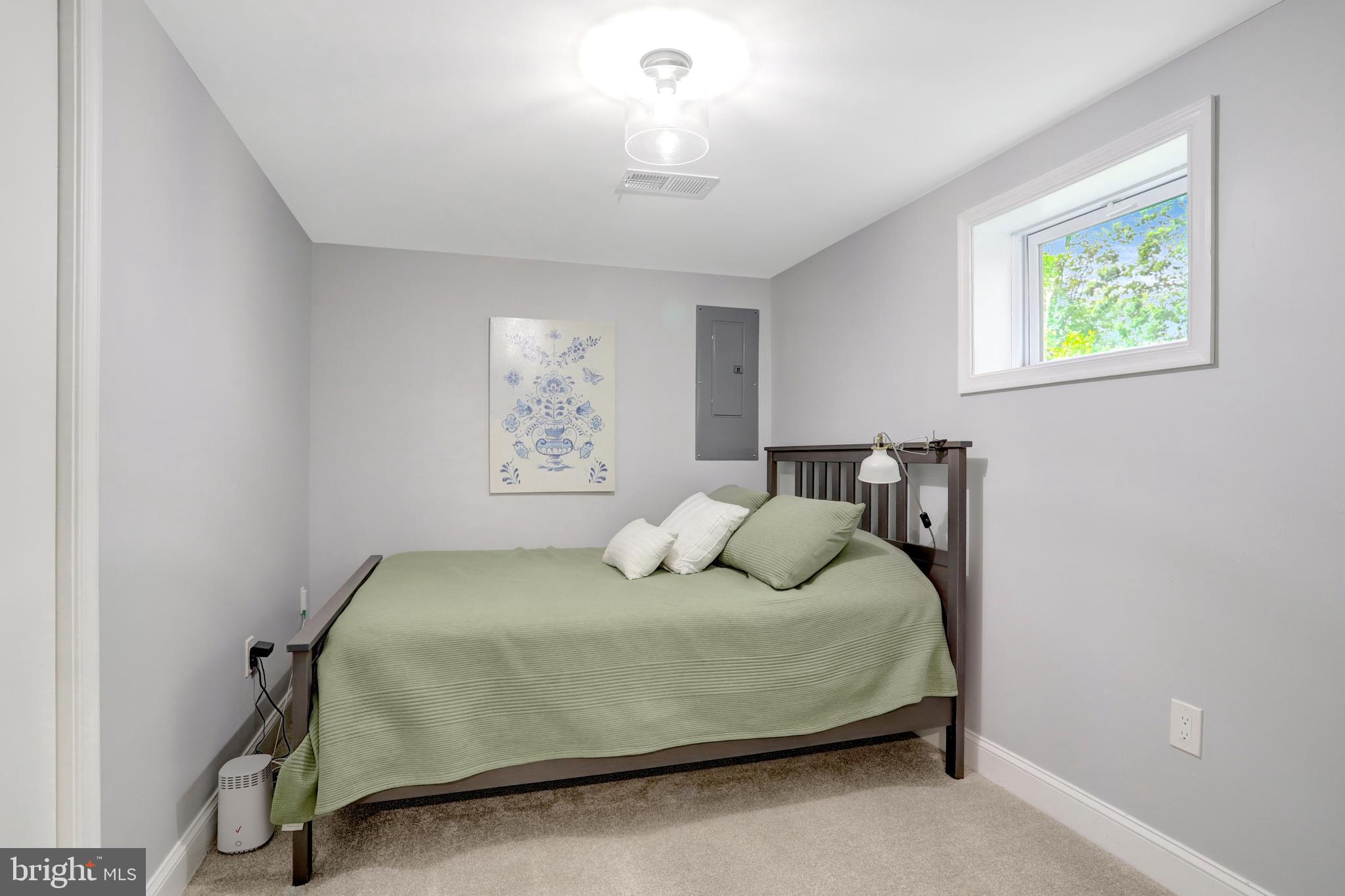 5418 Inverchapel Road Springfield, VA 22151 - Photo 49 of 94 a bedroom with a bed and a window