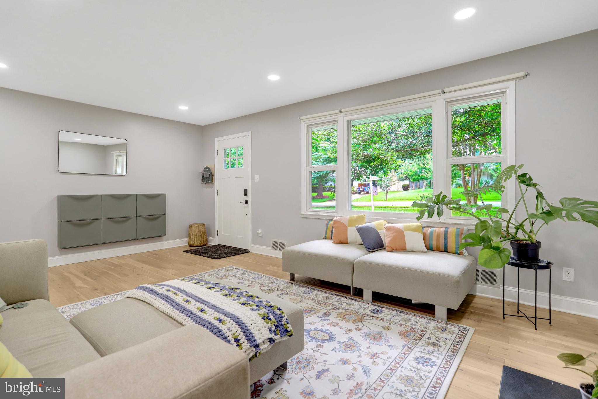 5418 Inverchapel Road Springfield, VA 22151 - Photo 6 of 94 a bedroom with a large bed and a couch