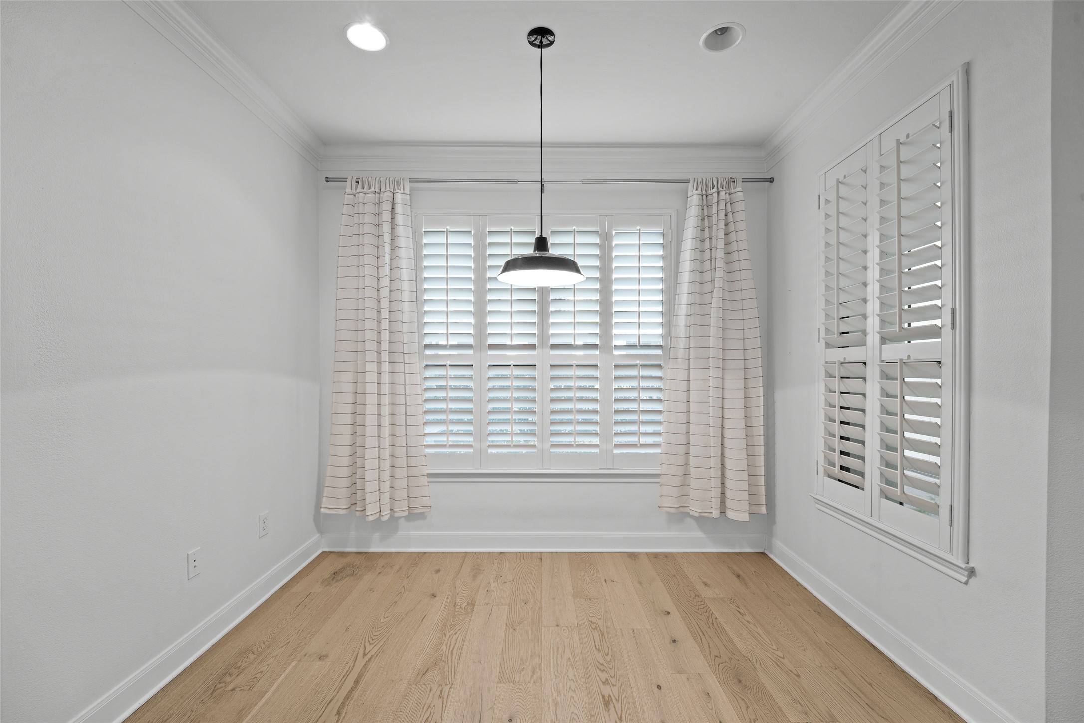 7701 Rialto Boulevard, Unit 1412 Austin, TX 78735 - Photo 12 of 30 a view of an empty room with a window