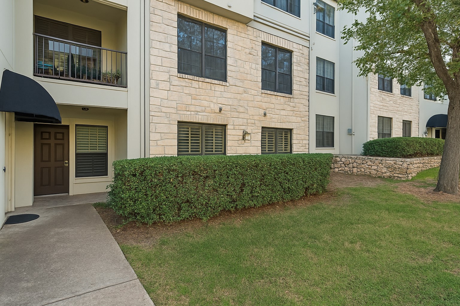 7701 Rialto Boulevard, Unit 1412 Austin, TX 78735 - Photo 2 of 30 a view of a house with a garden