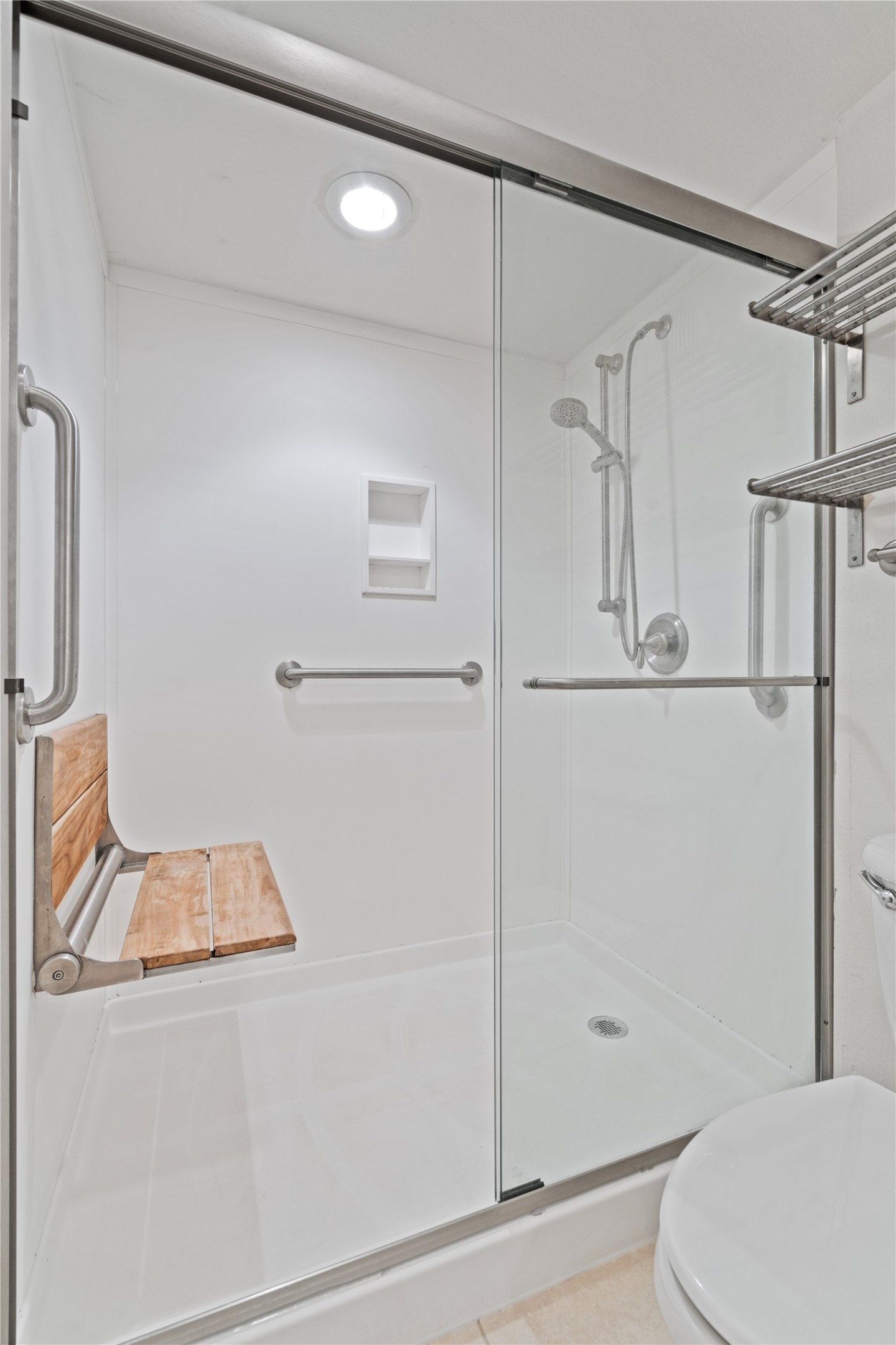 7701 Rialto Boulevard, Unit 1412 Austin, TX 78735 - Photo 21 of 30 a bathroom with a shower and toilet