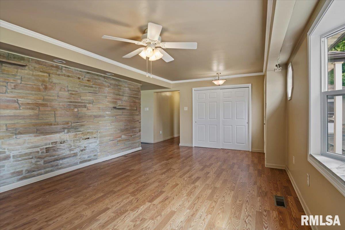 2390 Mound Road Jacksonville, IL 62650 - Photo 5 of 77 Gallery Image 5