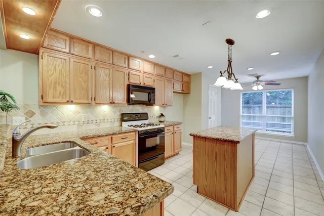 $2,900 | 60 West Indian Sage Circle, The Woodlands, TX 77381