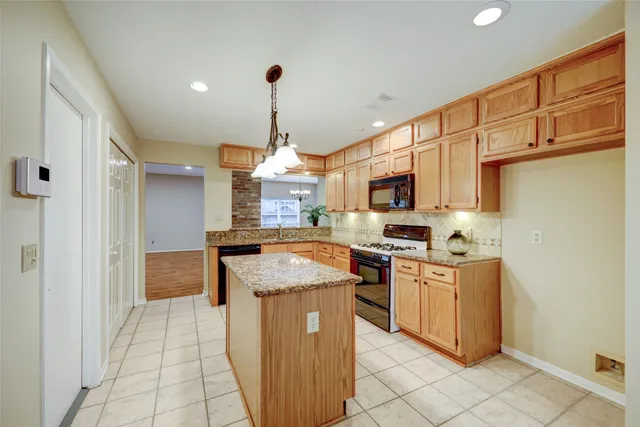 $2,900 | 60 West Indian Sage Circle, The Woodlands, TX 77381