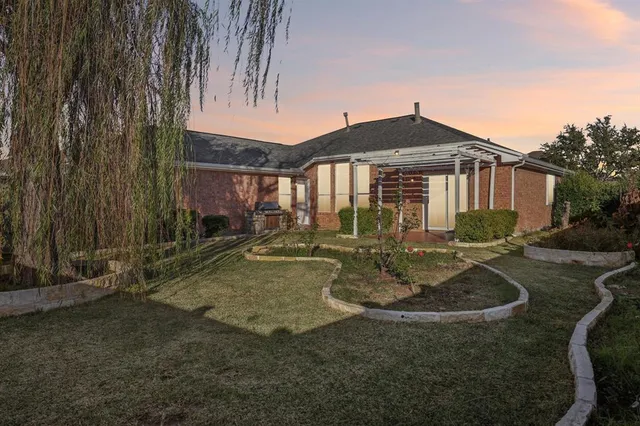 a view of a house with backyard and sitting area