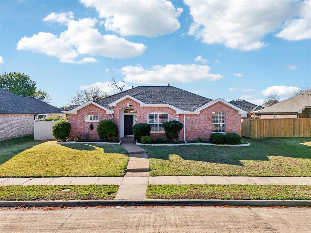 7313 San Carlos Drive Rowlett, TX 75089 - Photo 4 of 40 a front view of house with yard and green space