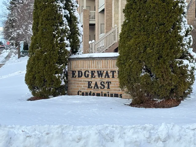 $319,900 | 223 5th Street, Unit 213, Hartford, WI 53027