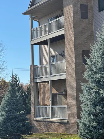 $319,900 | 223 5th Street, Unit 213, Hartford, WI 53027