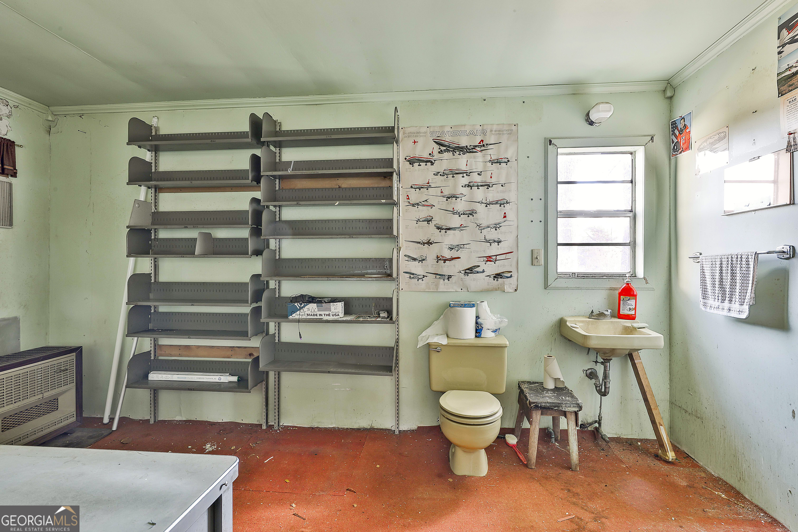 910 Line Creek Road Senoia, GA 30276 - Photo 39 of 56 a bathroom with a toilet a sink and a mirror