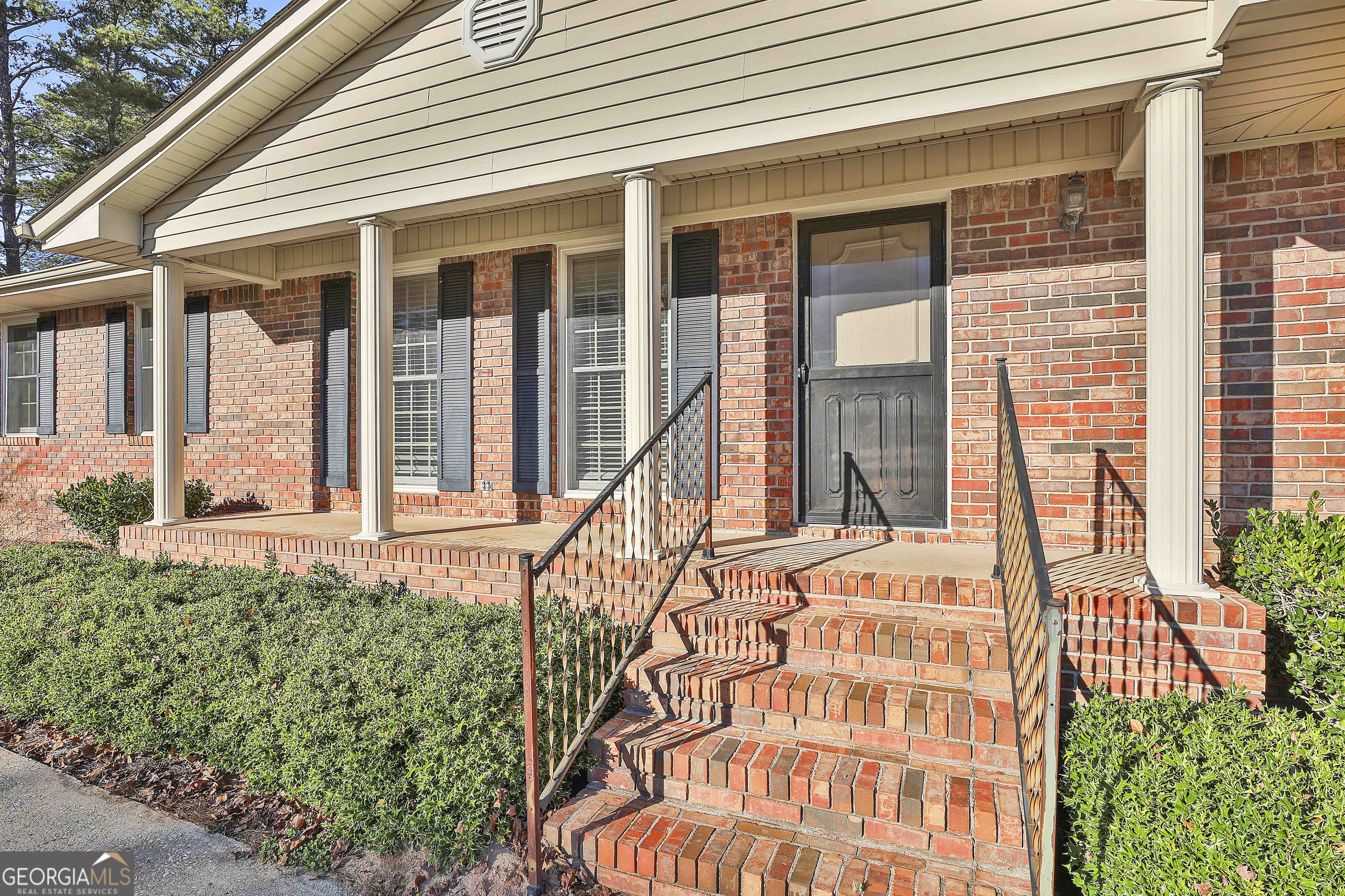 910 Line Creek Road Senoia, GA 30276 - Photo 9 of 56 front view of a house