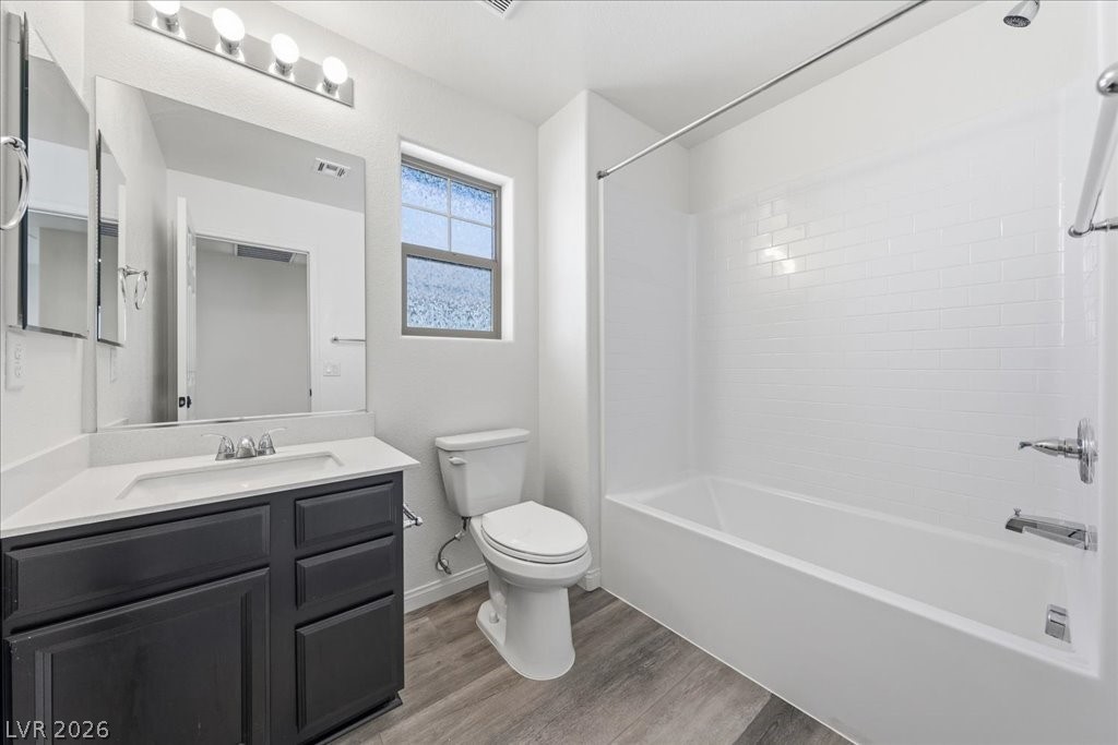 290 Cape Seville Place Henderson, NV 89015 - Photo 27 of 50 Guest bathroom with full tub and shower combo