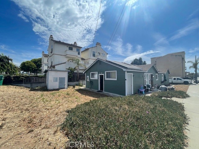172 North 13th Street Grover Beach, CA 93433 - Photo 4 of 21 a view of a house with a patio