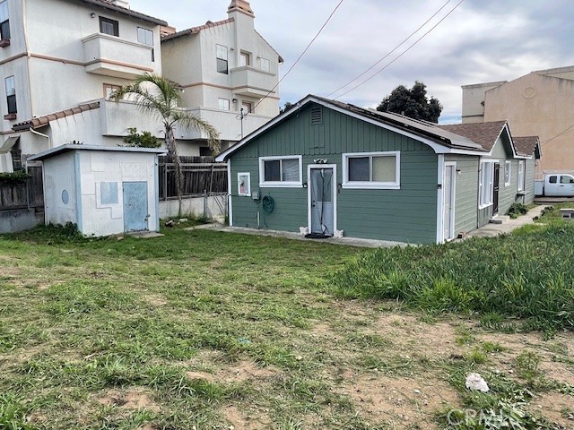 172 North 13th Street Grover Beach, CA 93433 - Photo 5 of 21 a view of a yard in front of a house