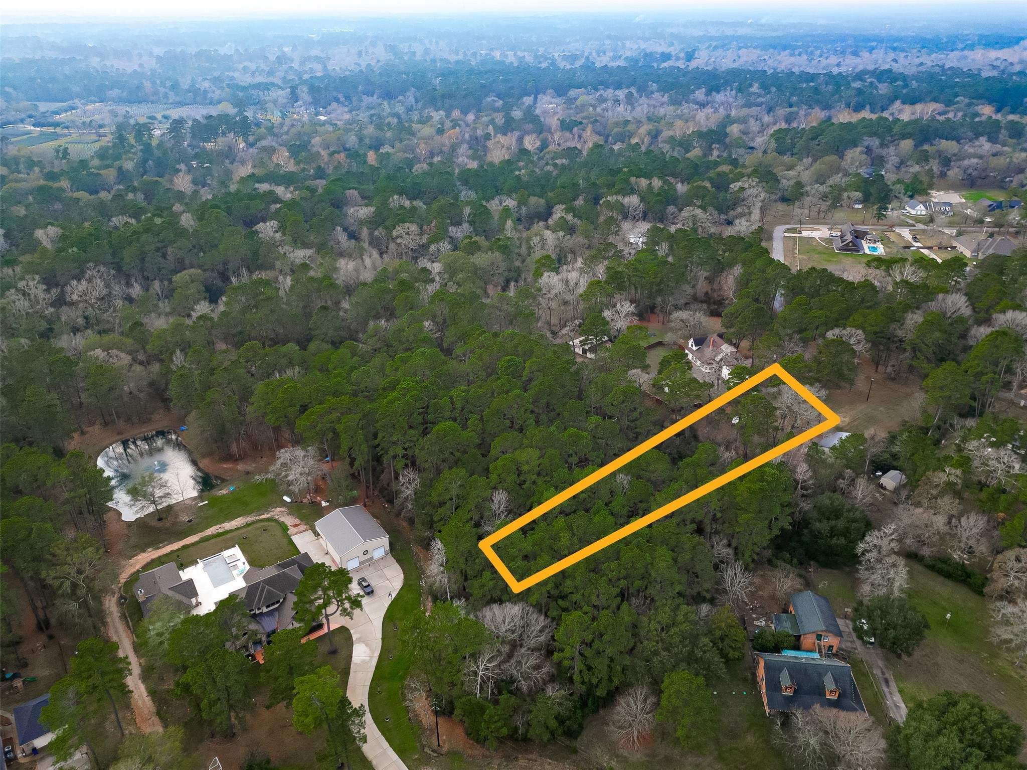 Aerial view highlighting approximate property boundaries.