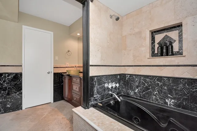 a view of a house with backyard and a garden