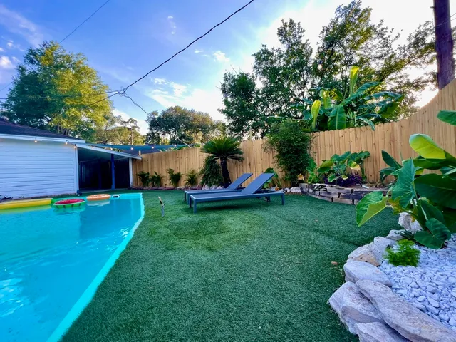 $2,850 | 9811 Rocktree Drive, Houston, TX 77040