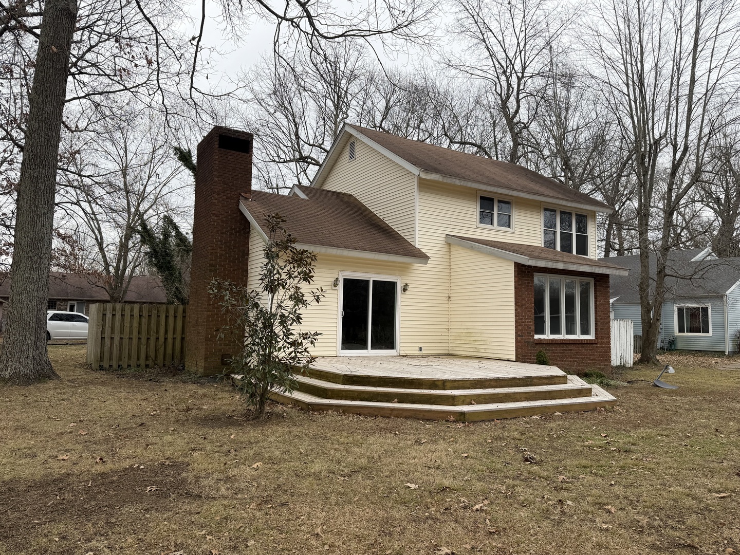 2 Hickory Lane Metropolis, IL 62960 - Photo 2 of 20 a front view of a house with a yard and garage