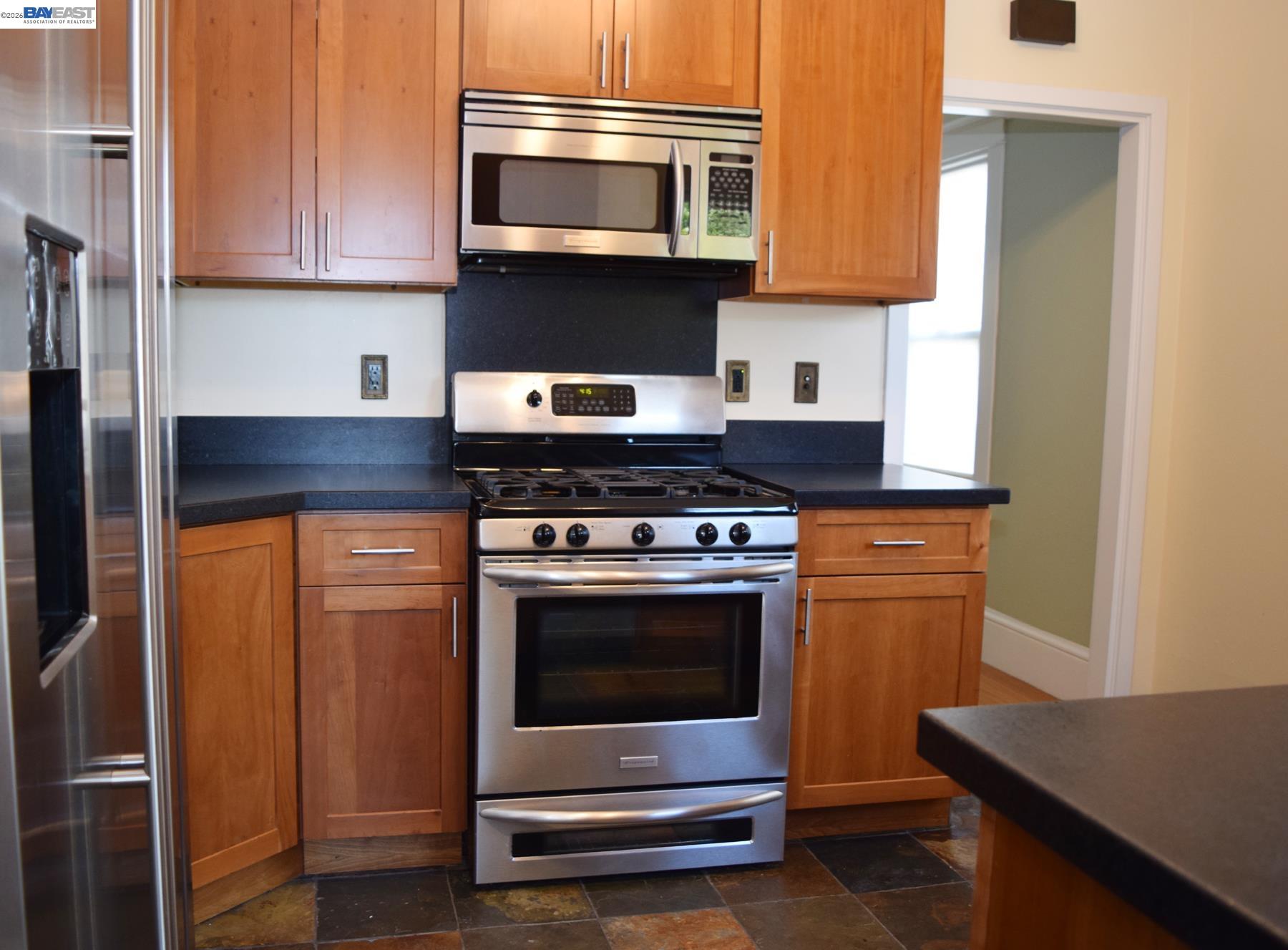 2860 Jackson Street Alameda, CA 94501 - Photo 11 of 54