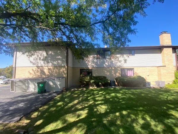 $900,000 | 313 Dawn Court, Bloomingdale, IL 60108